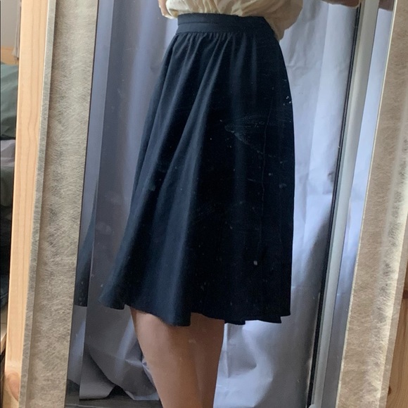 [SOLD] Zara dark navy A line pleated midi skirt - Picture 2 of 3